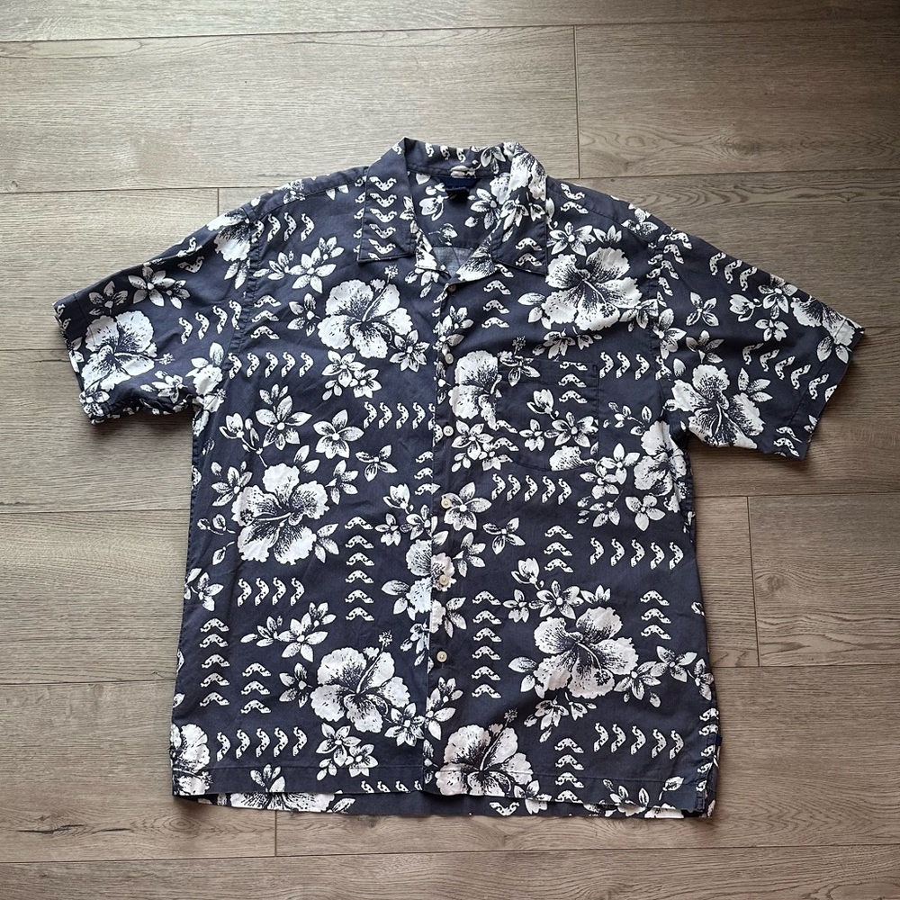 GAP Blue and White Hawaiian‎ Floral Men's Shirt Size Large